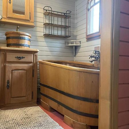 Roulotte En Bois Sud France Guest House Le Soler Ngoại thất bức ảnh