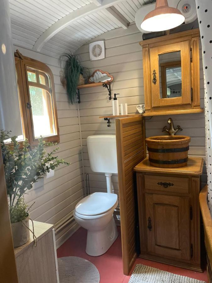 Roulotte En Bois Sud France Guest House Le Soler Ngoại thất bức ảnh